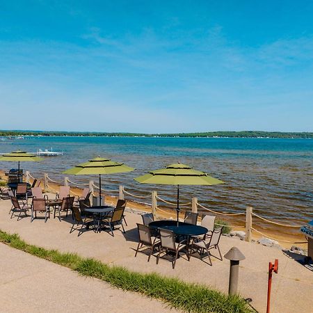 Tamarack Lodge Травърс Сити Екстериор снимка