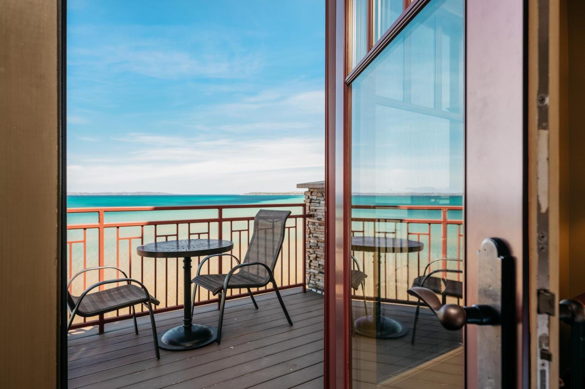 Tamarack Lodge Травърс Сити Стая снимка