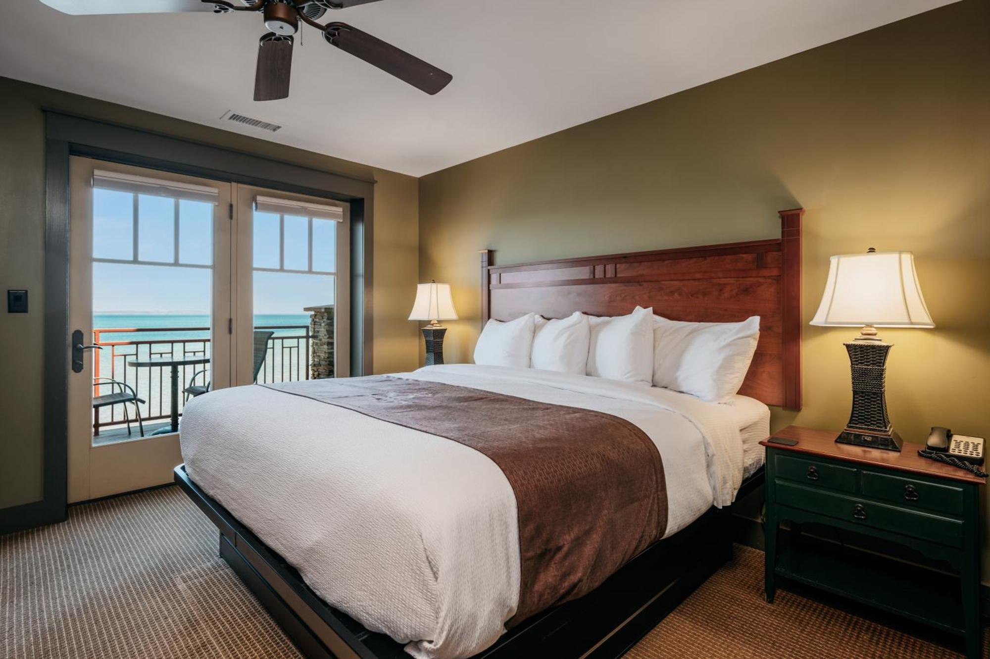 Tamarack Lodge Травърс Сити Стая снимка