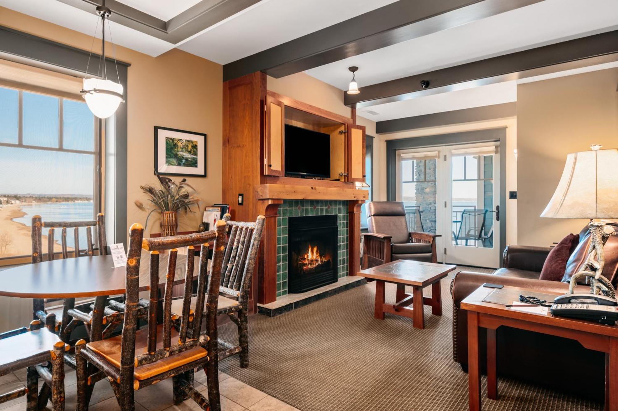 Tamarack Lodge Травърс Сити Стая снимка